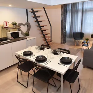  Appartamento The Apex Residences