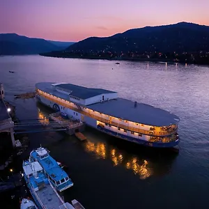 3* Botel Aquamarina